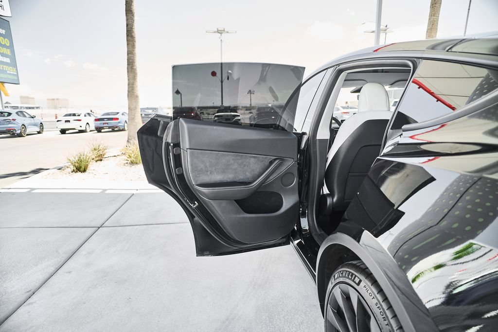 Used 2023 Tesla Model Y Long Range AWD/4WD image 14