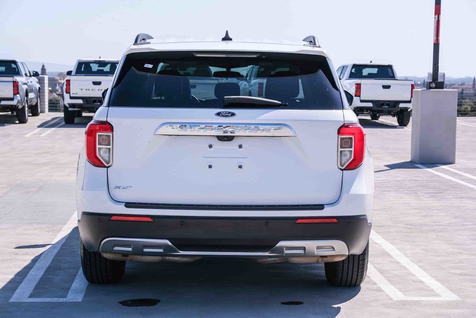Used 2023 Ford Explorer XLT w/ Equipment Group 202A RWD image 5