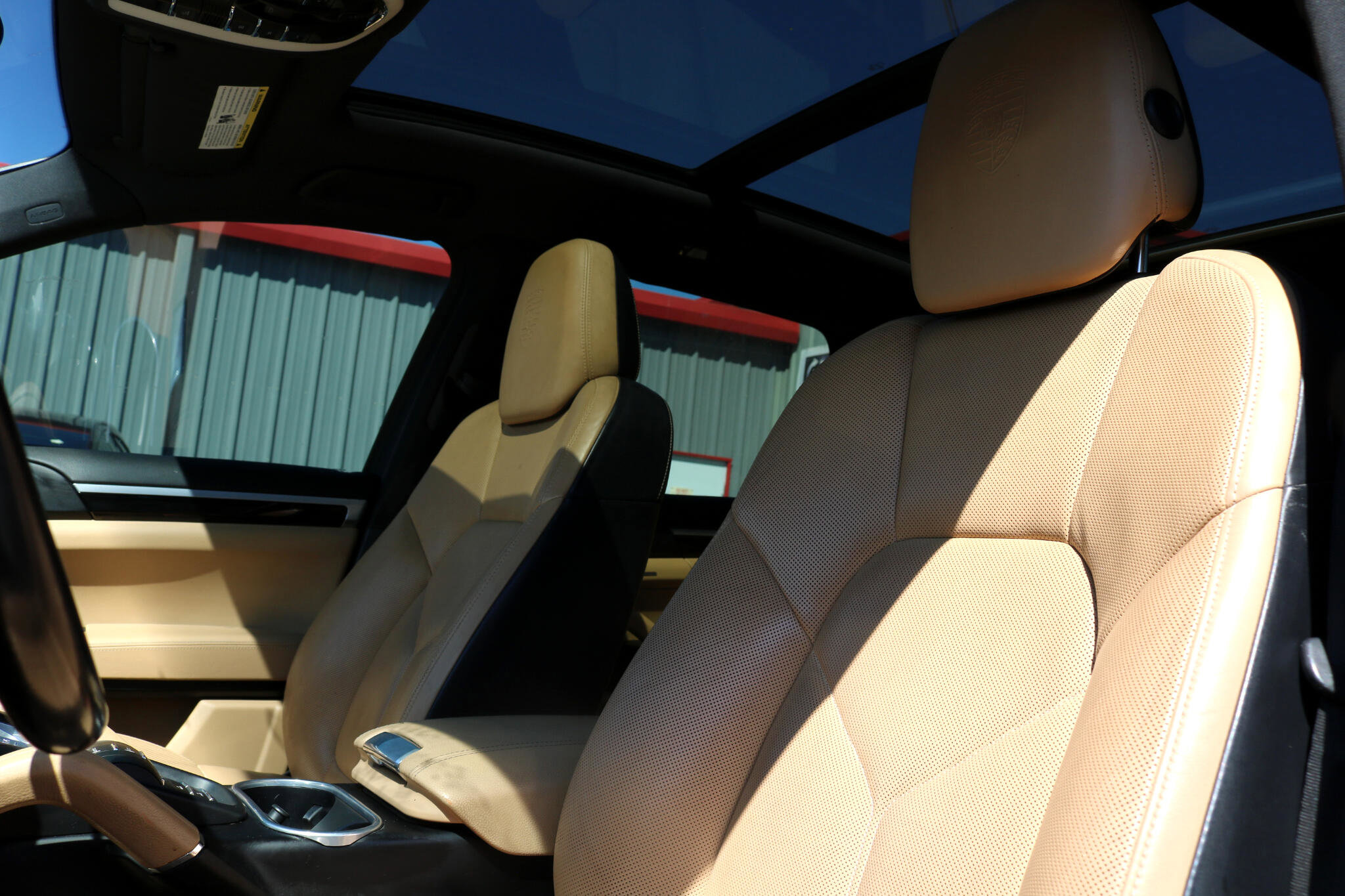 Used 2015 Porsche Cayenne S w/ Premium Package image 18