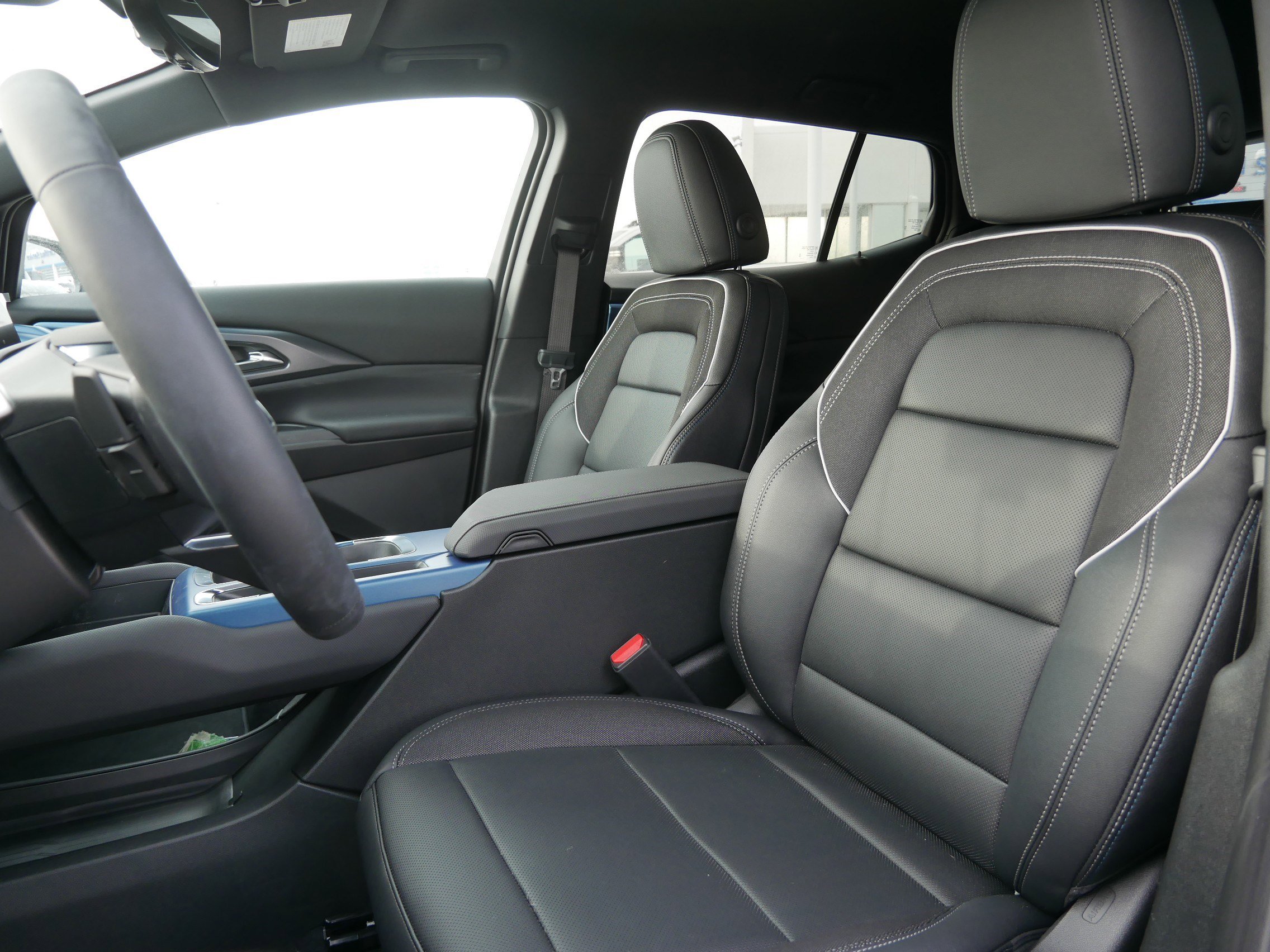 New 2026 Chevrolet Equinox EV LT image 4