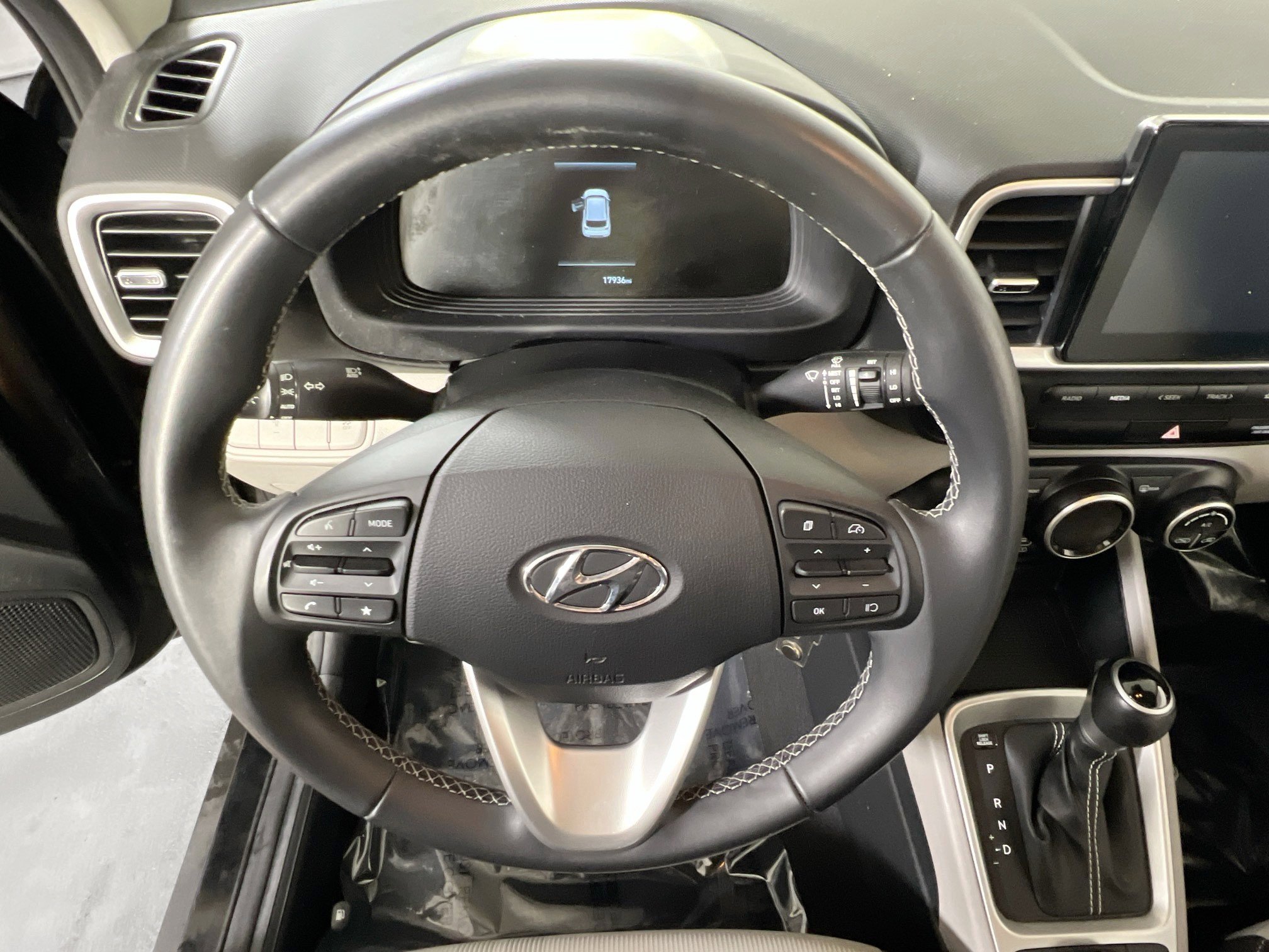Used 2023 Hyundai Venue SEL image 11