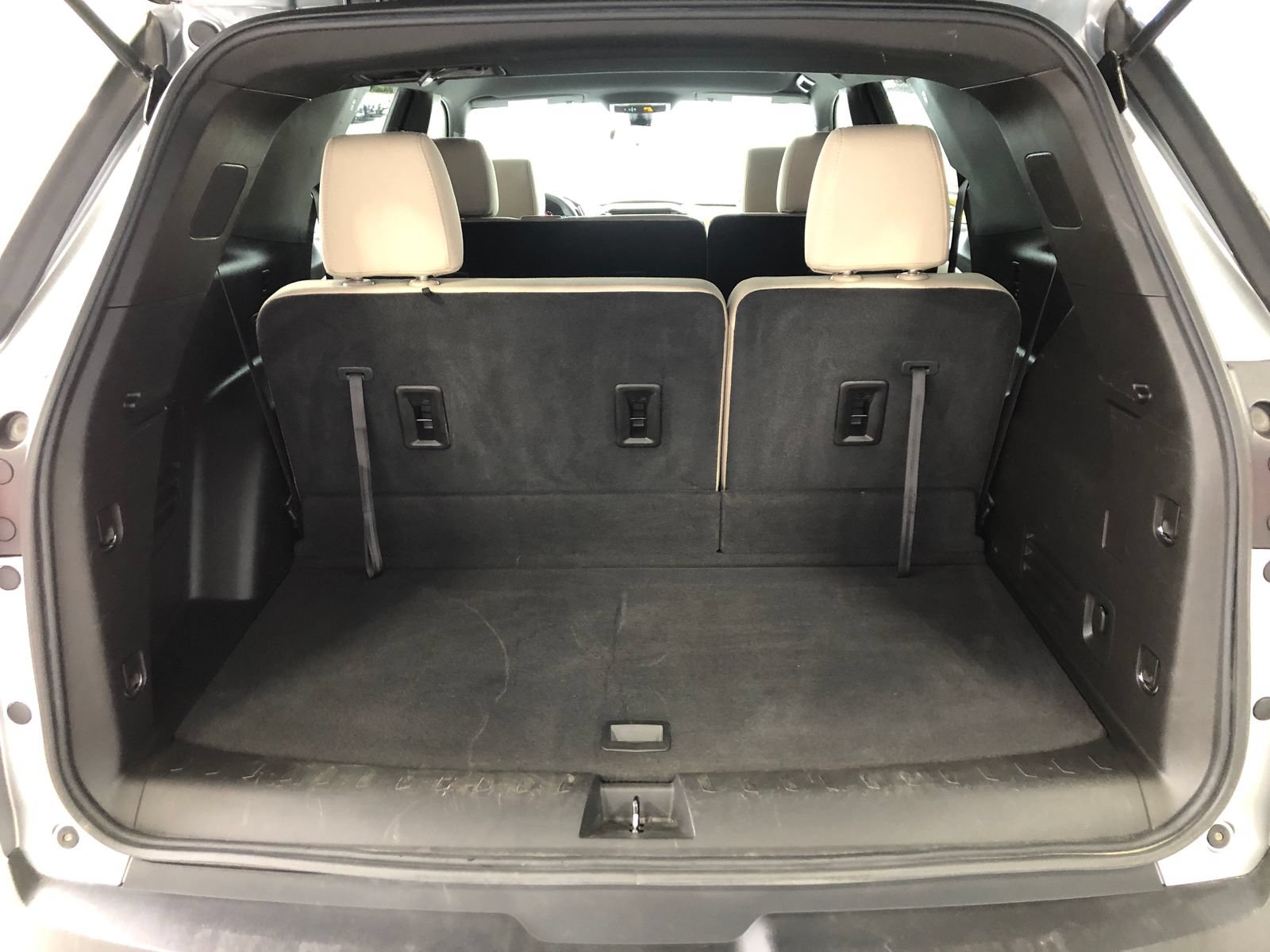 Used 2023 Chevrolet Traverse LS w/ Safety Package FWD image 8