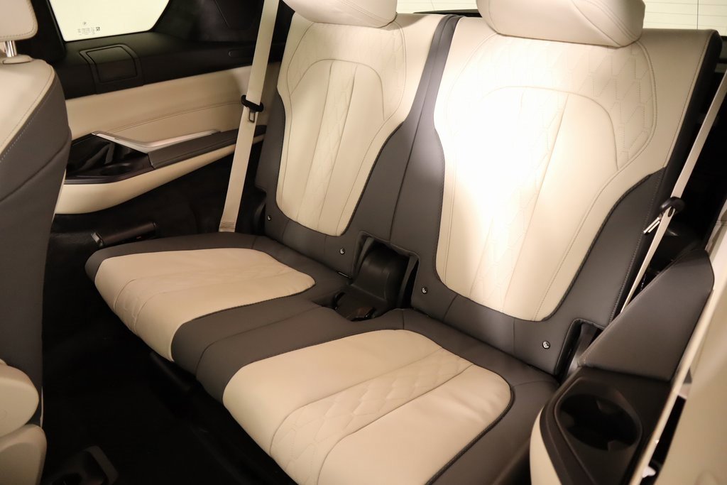 New 2026 BMW X7 M60i w/ Climate Comfort Package image 14