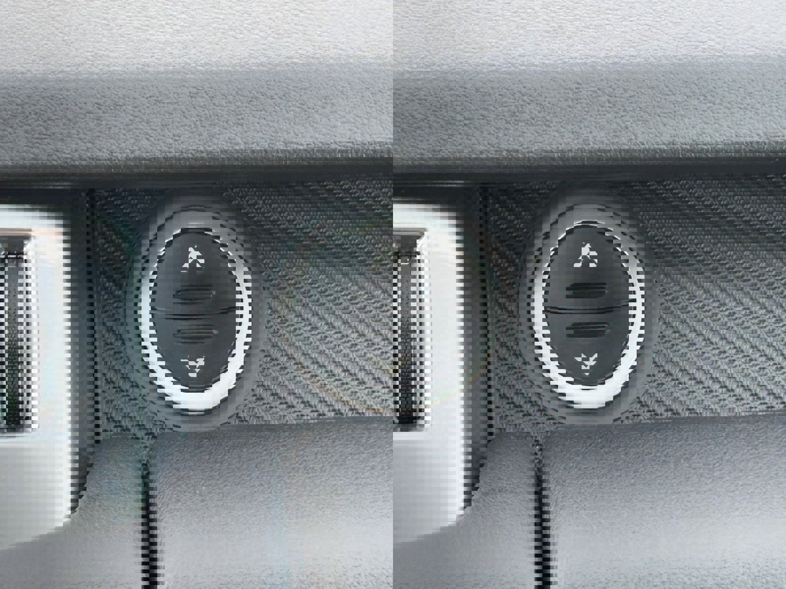 Used 2020 Land Rover Range Rover Sport SE image 24