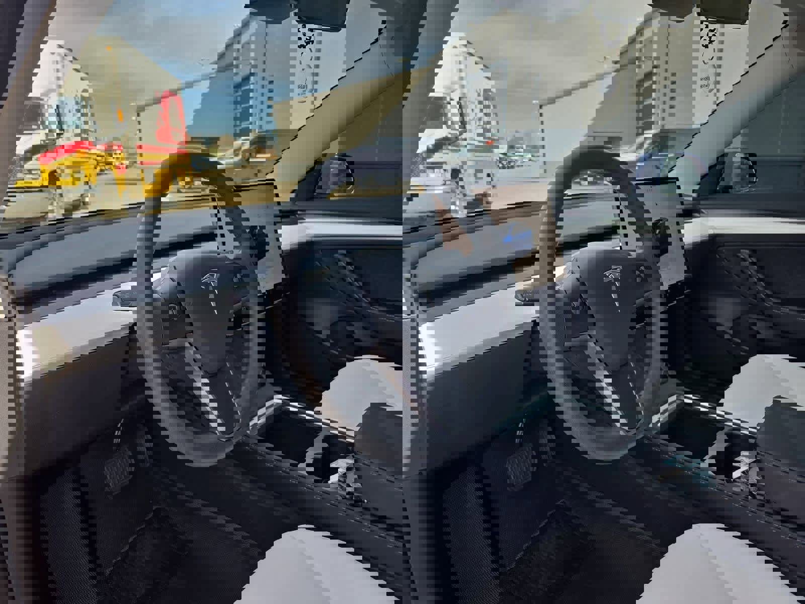 Used 2023 Tesla Model 3 Standard Range image 2