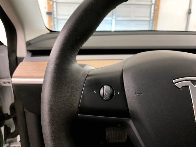 Used 2023 Tesla Model 3 Standard Range RWD image 17