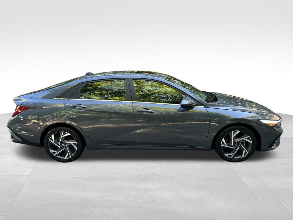 Used 2025 Hyundai Elantra SEL FWD image 7