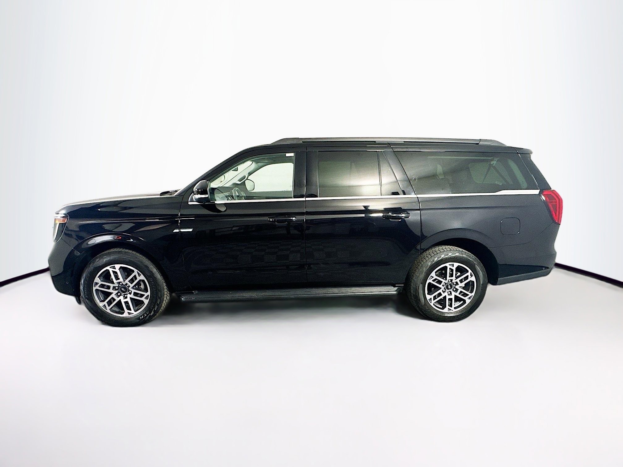 Used 2025 Ford Expedition Max Active AWD/4WD image 4