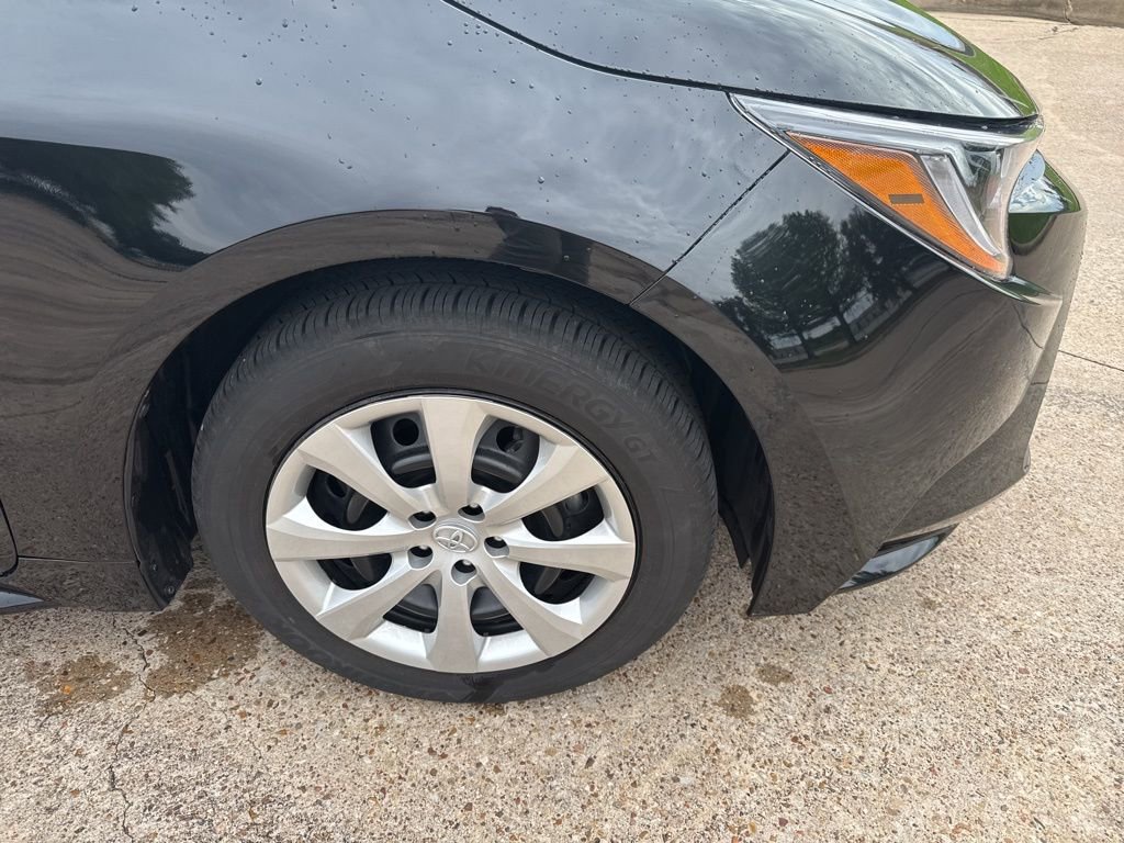 Used 2025 Toyota Corolla LE image 7