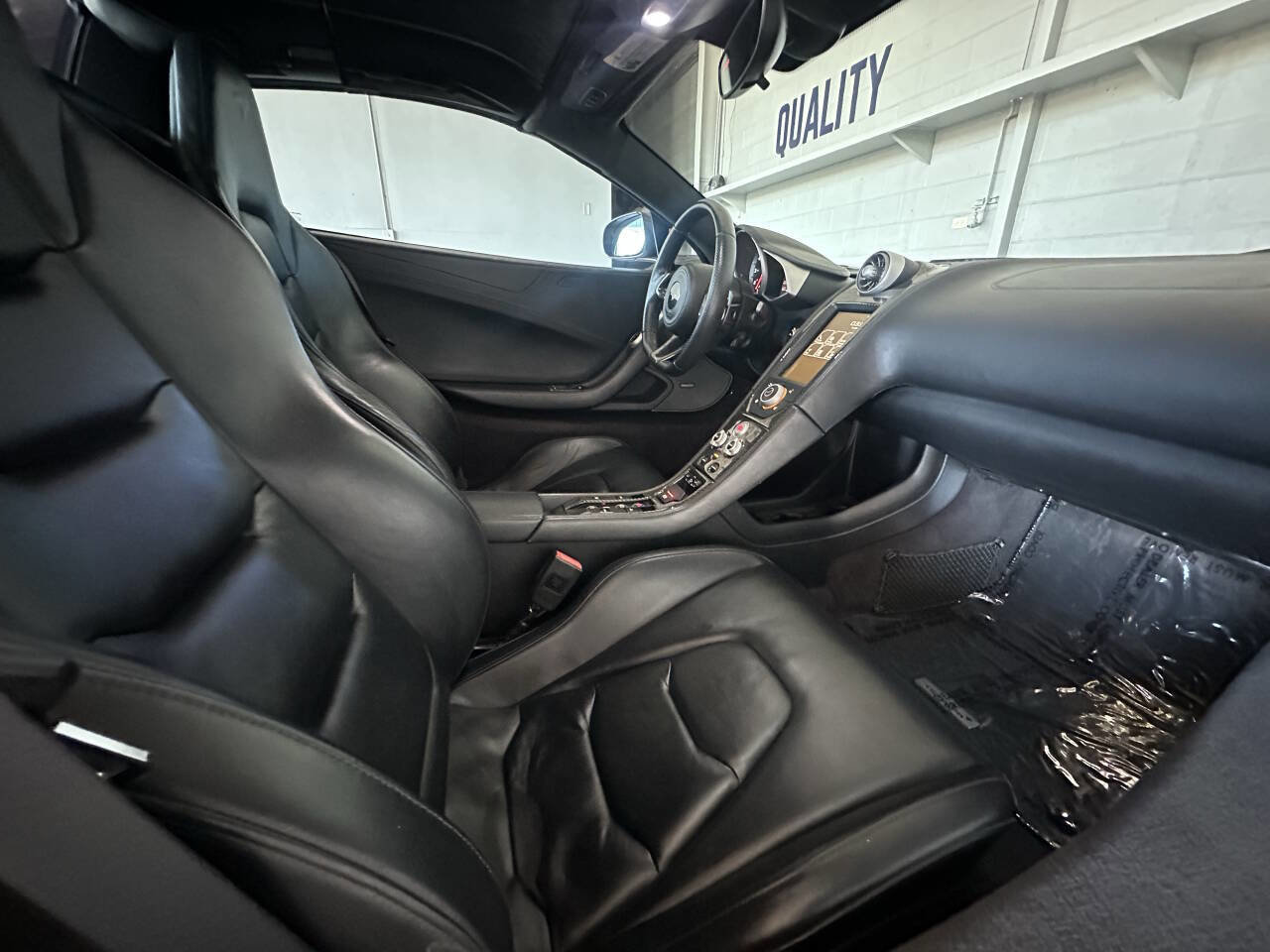 Used 2015 McLaren 650S Spider image 24