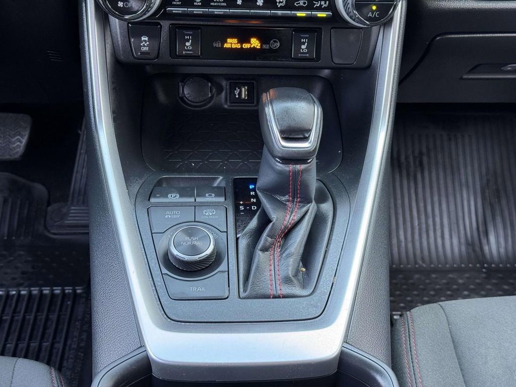 Used 2024 Toyota RAV4 SE w/ Weather & Moonroof Package image 6