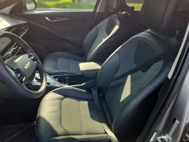 Certified 2023 Kia Niro EX FWD image 13