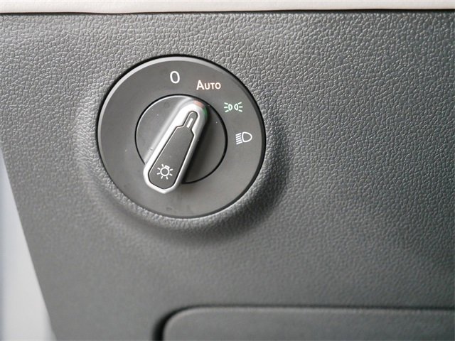 Certified 2025 Volkswagen Taos SE image 24