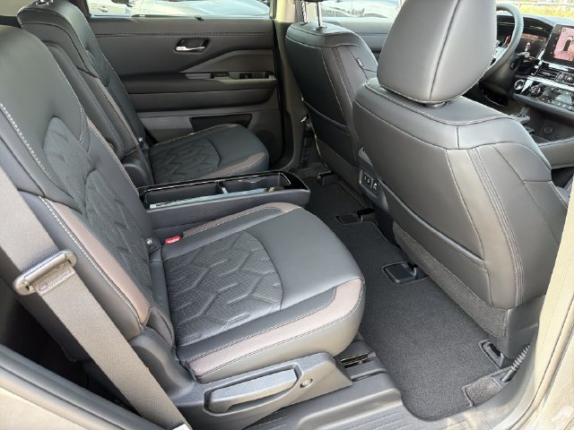 New 2026 Nissan Pathfinder Platinum AWD/4WD image 18