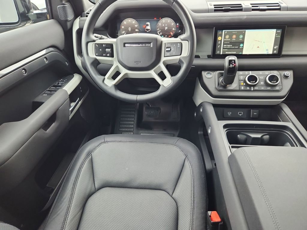 Used 2023 Land Rover Defender 110 X-Dynamic SE image 4