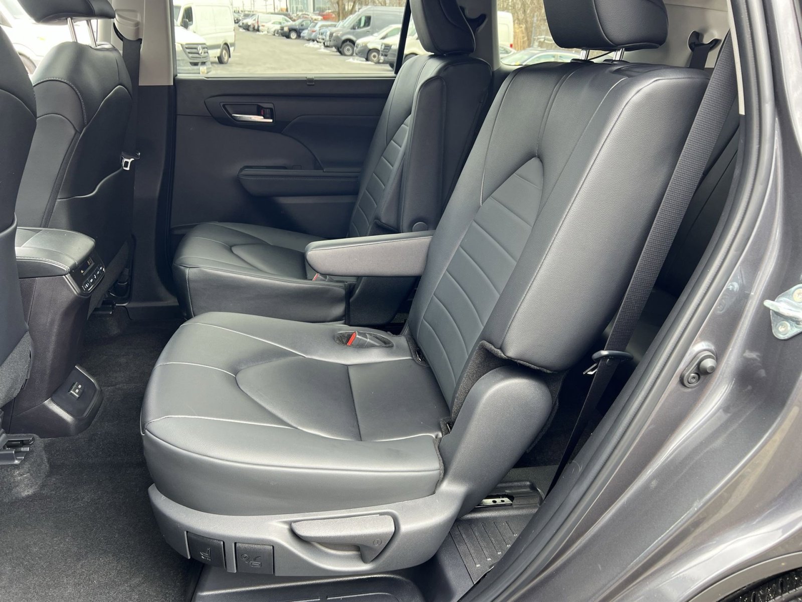 Used 2024 Toyota Highlander XLE image 23