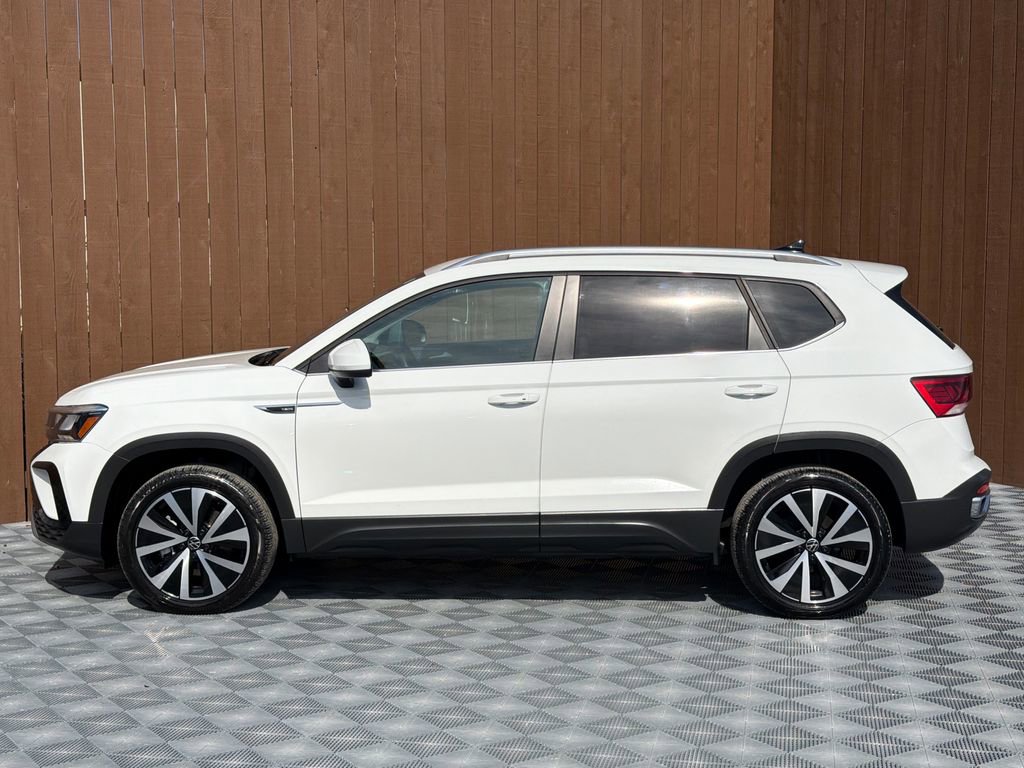 Used 2024 Volkswagen Taos SE w/ MDO Package image 12