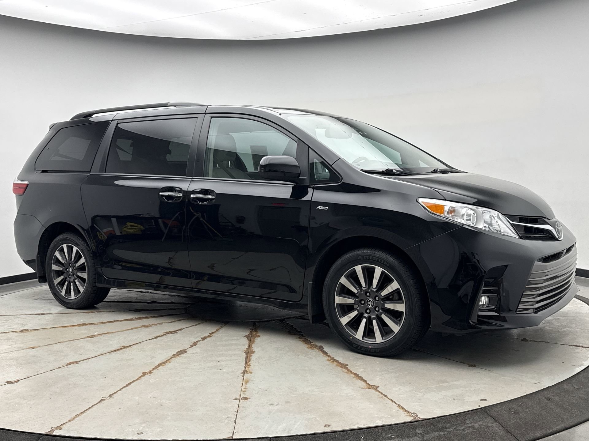 Used 2019 Toyota Sienna XLE w/ XLE Navigation Package AWD/4WD image 7