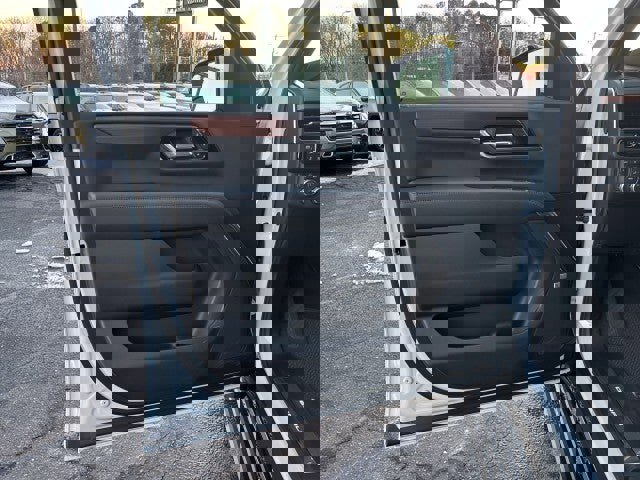 New 2026 GMC Yukon XL Denali w/ Sun & Power Step Package image 10