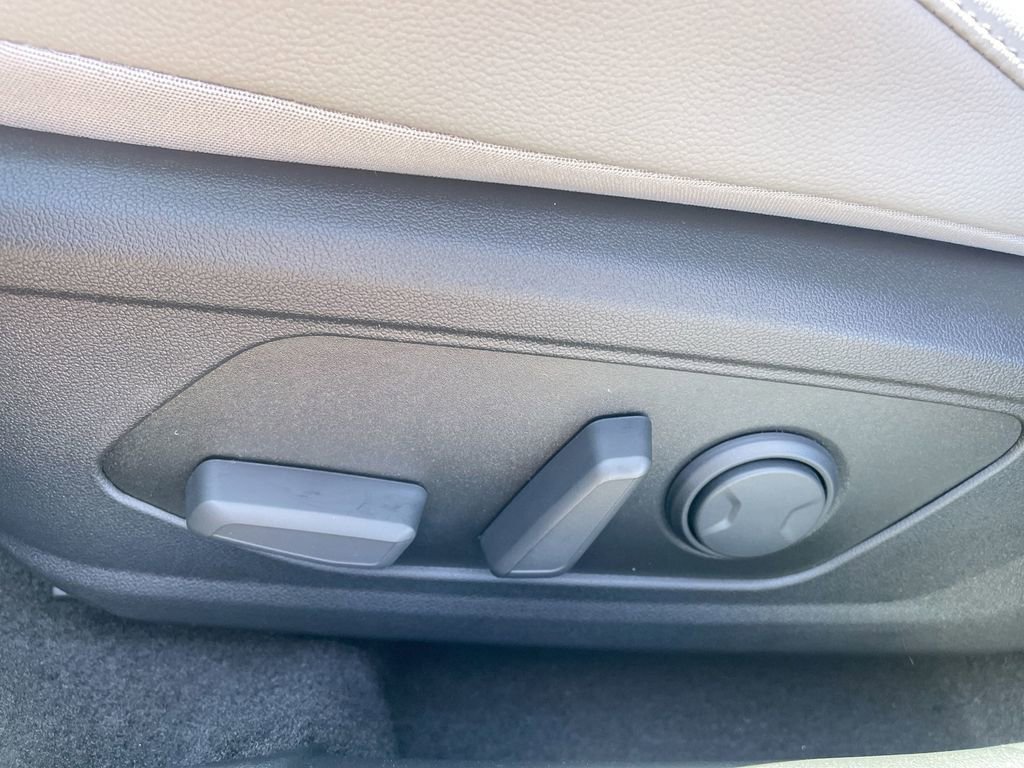 New 2025 Hyundai Elantra Limited image 37