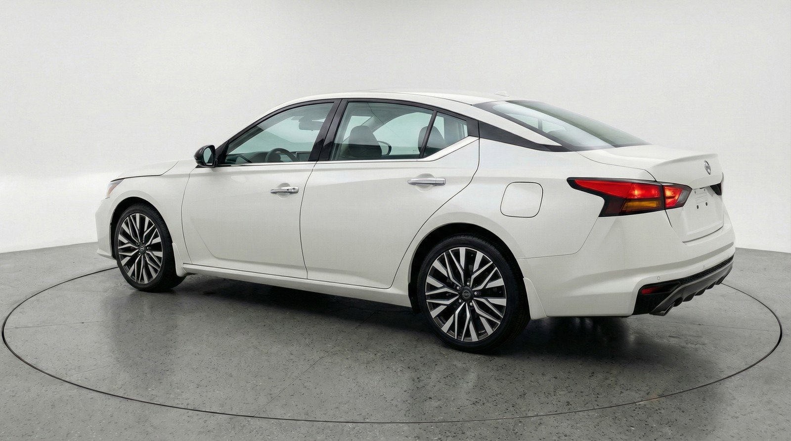 Used 2025 Nissan Altima 2.5 SV FWD image 6