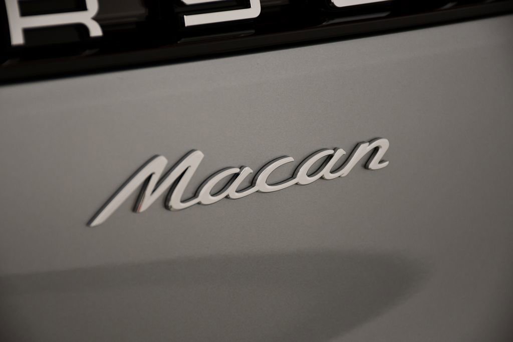 Certified 2026 Porsche Macan image 10