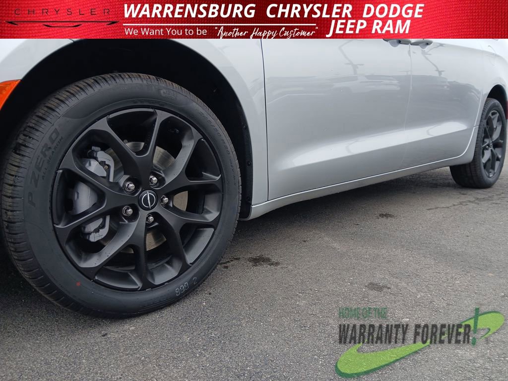 New 2026 Chrysler Pacifica Select AWD/4WD image 34
