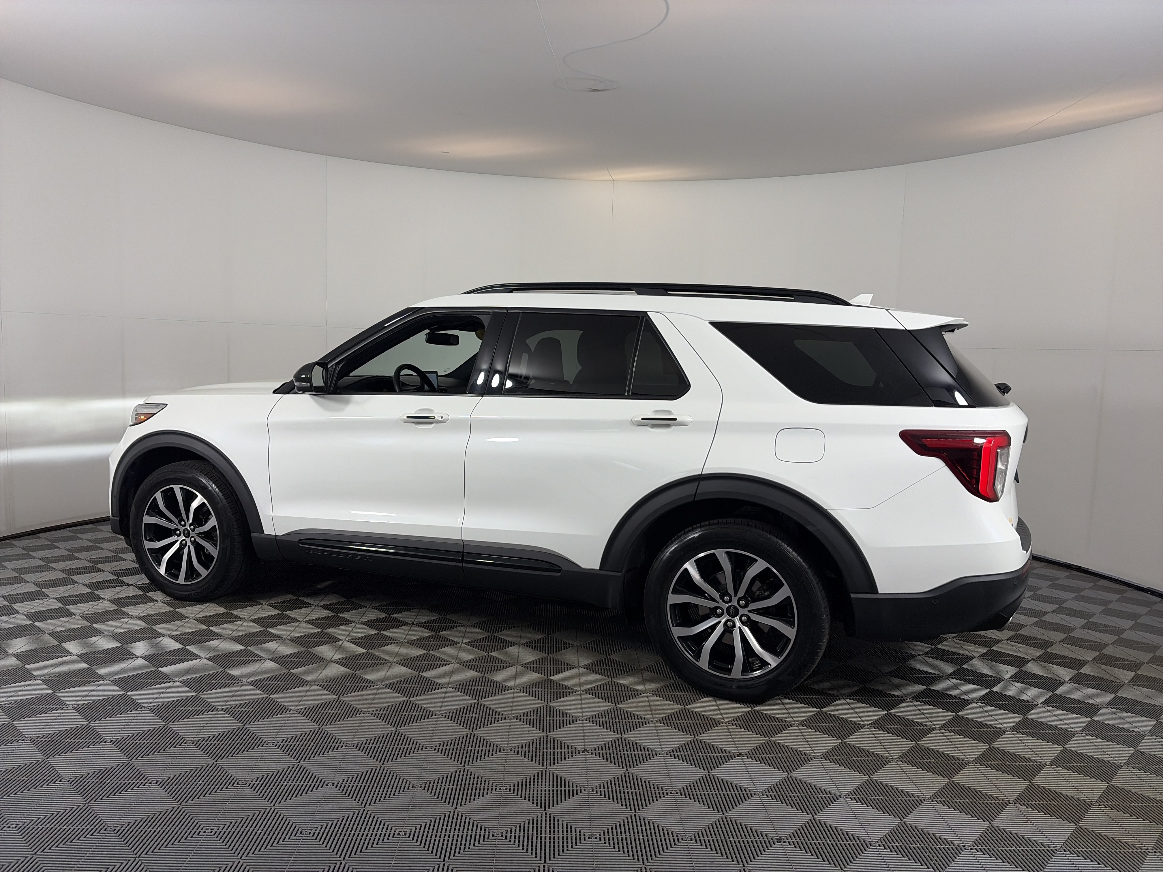 Used 2020 Ford Explorer ST w/ Premium Technology Package AWD/4WD image 9