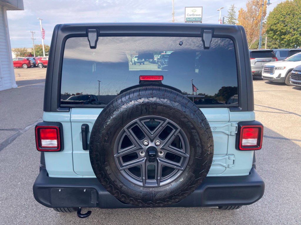 Used 2024 Jeep Wrangler Sport AWD/4WD image 6