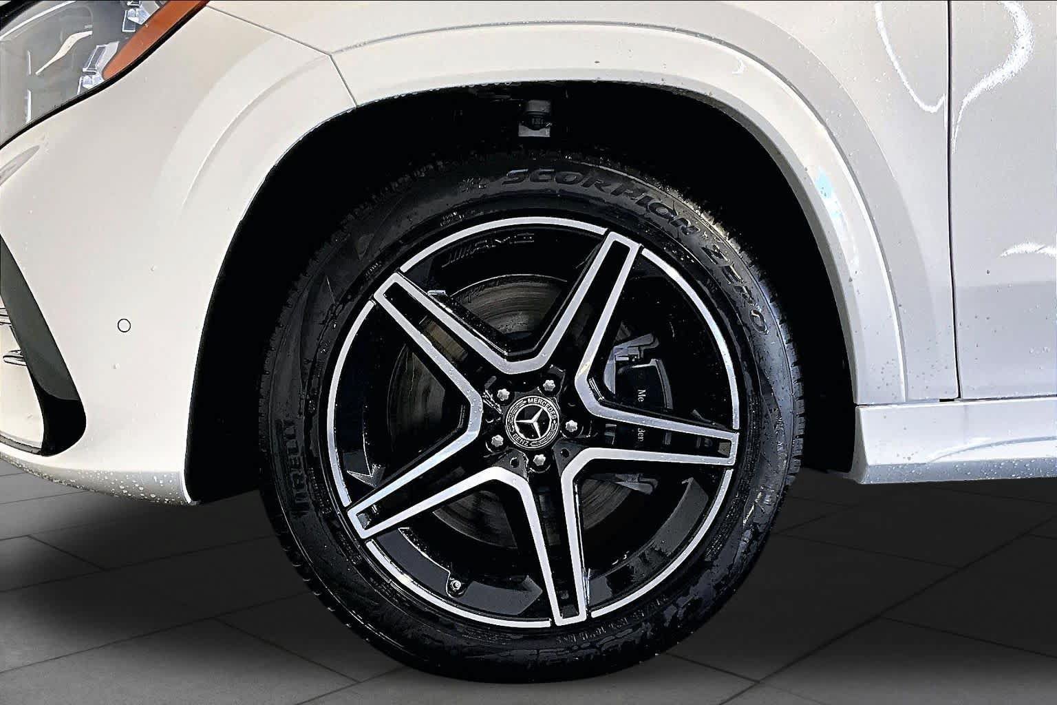 New 2027 Mercedes-Benz GLS 450 4MATIC image 17