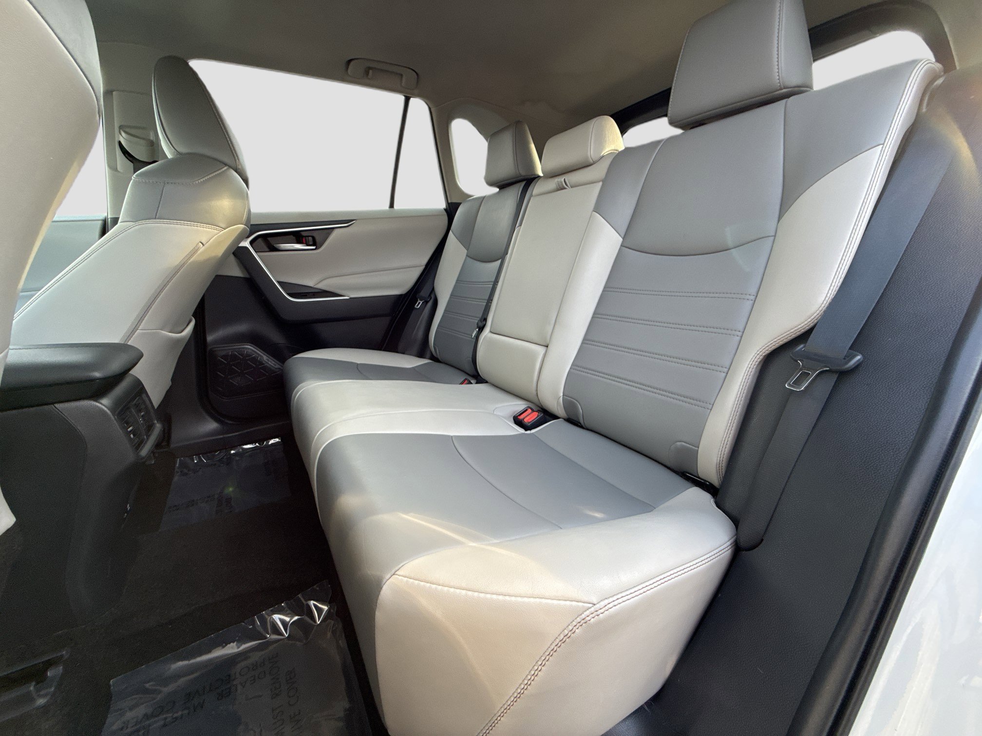 Used 2021 Toyota RAV4 XLE Premium image 21