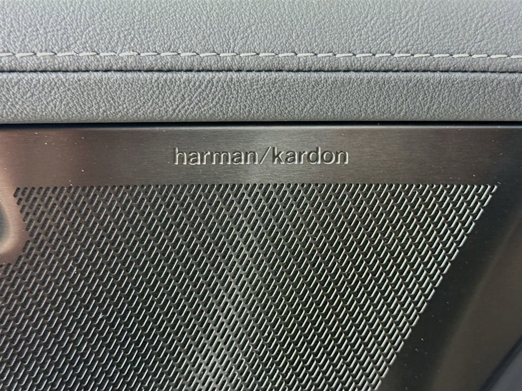 New 2026 Volvo XC90 B6 Plus w/ Protection Package Premier image 18