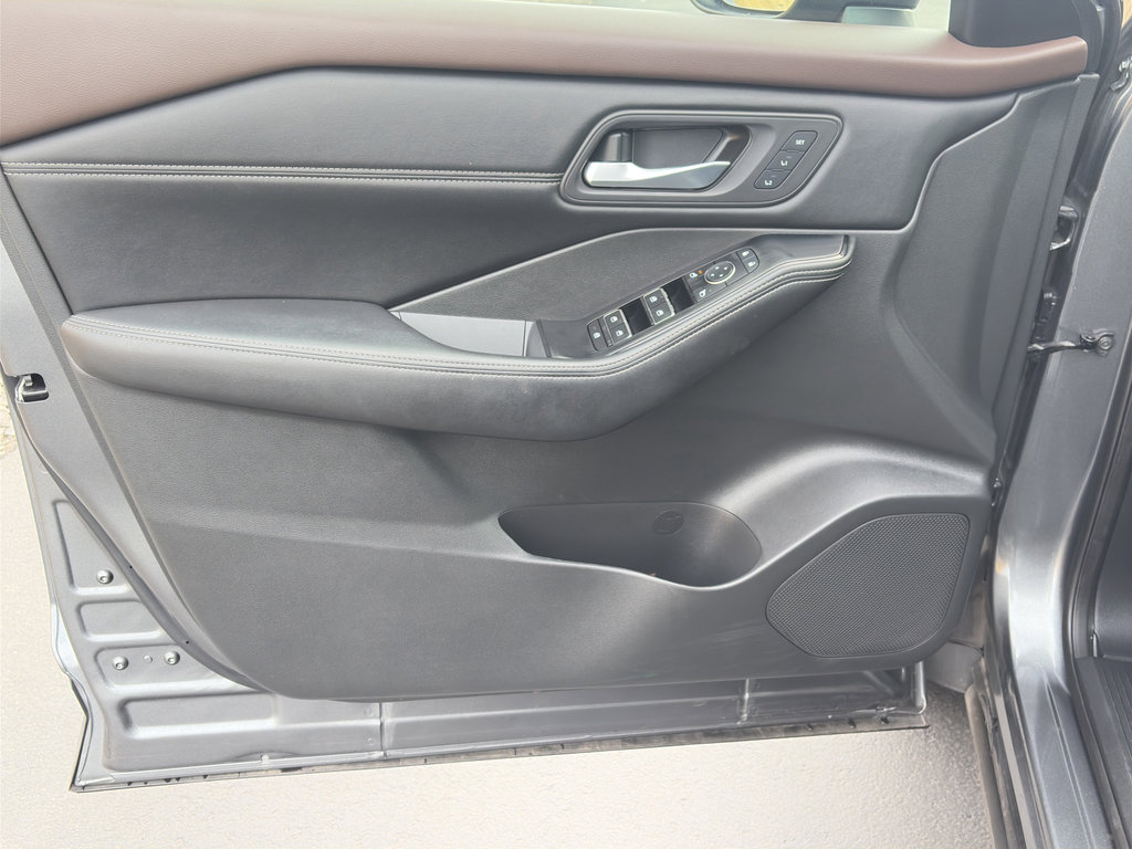 Used 2023 Nissan Rogue SL w/ SL Premium Package image 26