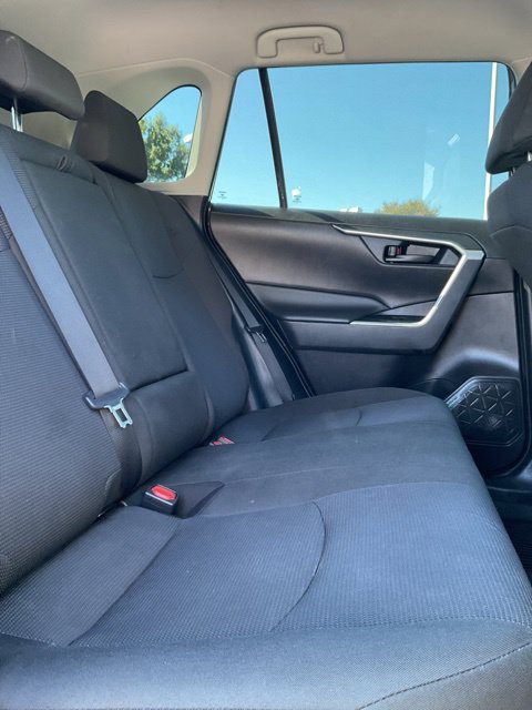 Used 2020 Toyota RAV4 LE FWD image 18