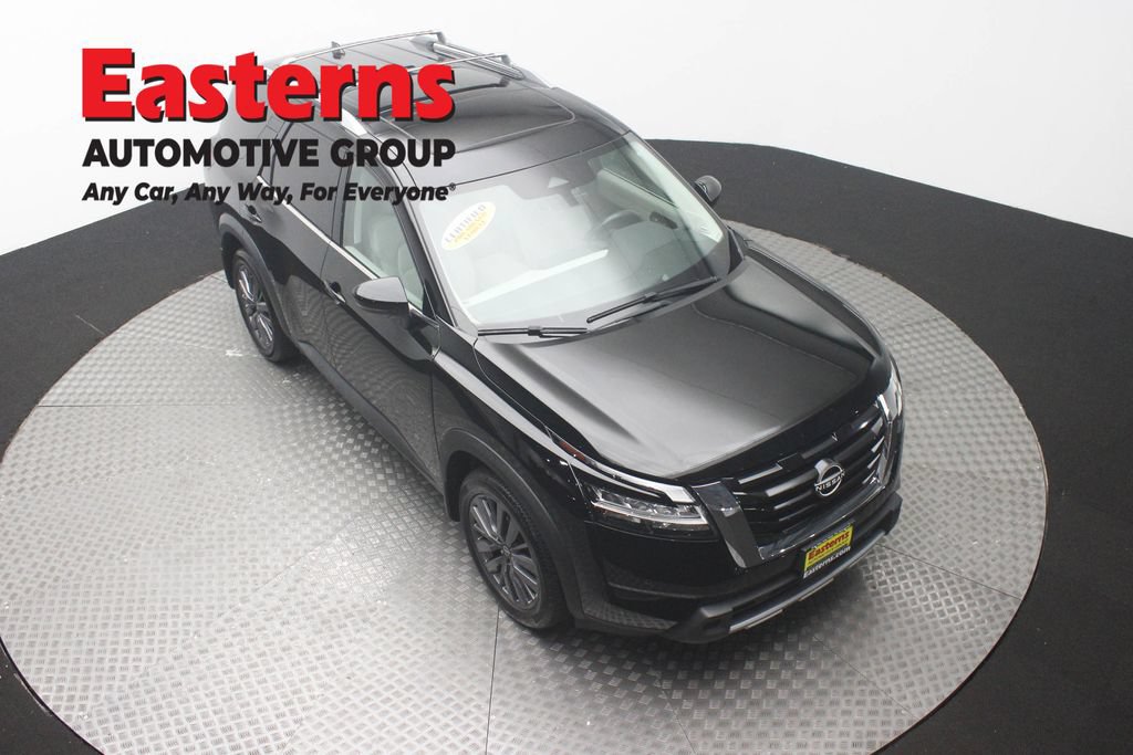 Used 2023 Nissan Pathfinder SL w/ SL Premium Package AWD/4WD image 3