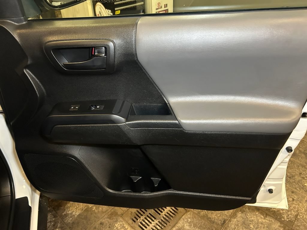 Used 2022 Toyota Tacoma SR w/ SR Convenience Package RWD image 16