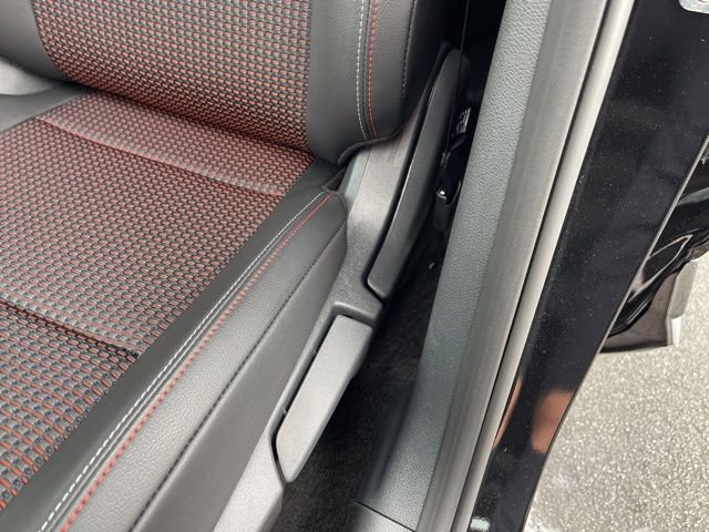 New 2025 Nissan Kicks SR image 17