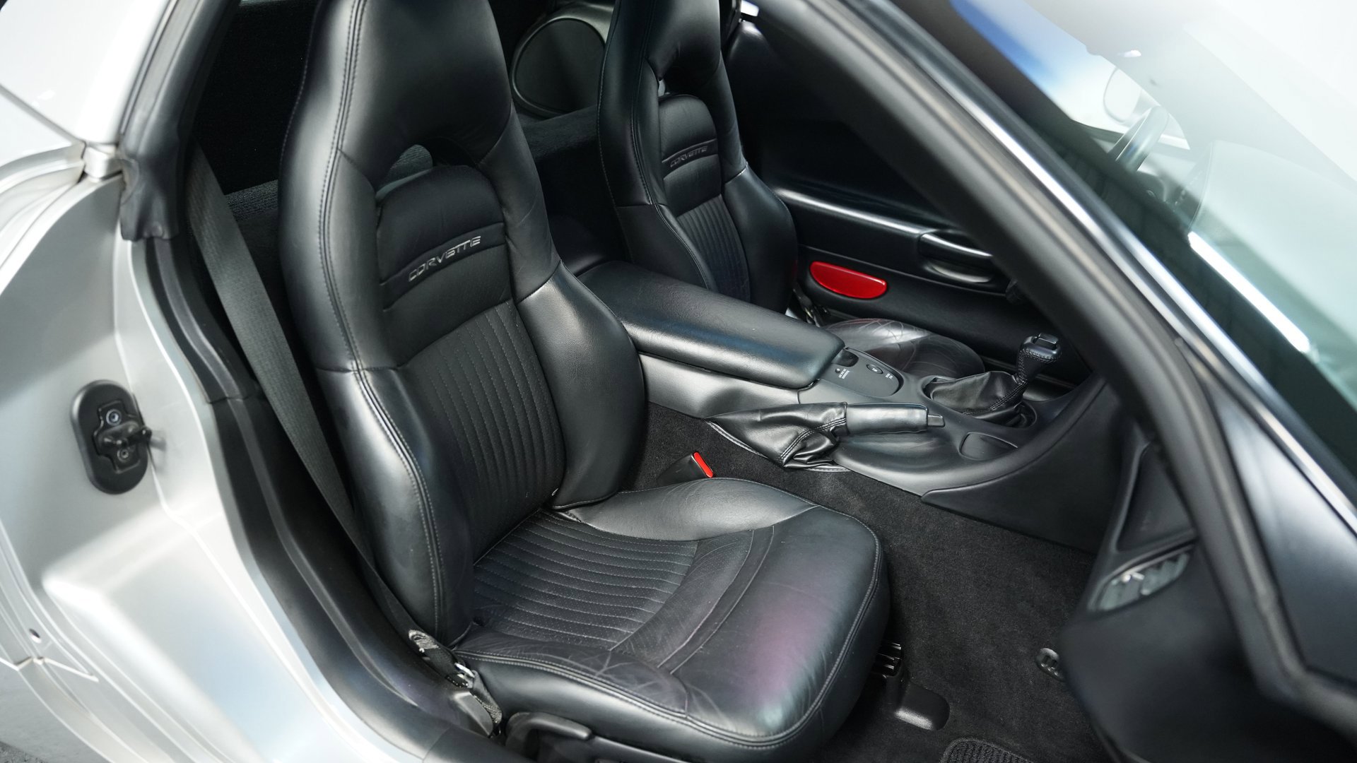 Used 2004 Chevrolet Corvette Coupe w/ Preferred Equipment Group image 35