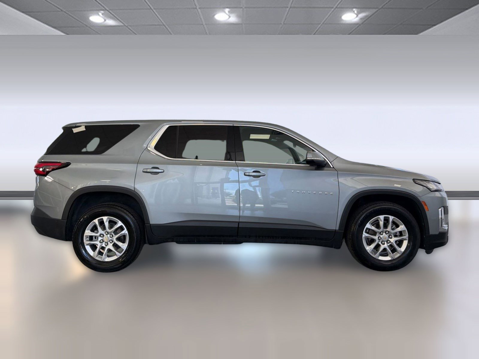 Used 2023 Chevrolet Traverse LS w/ Safety Package FWD image 8