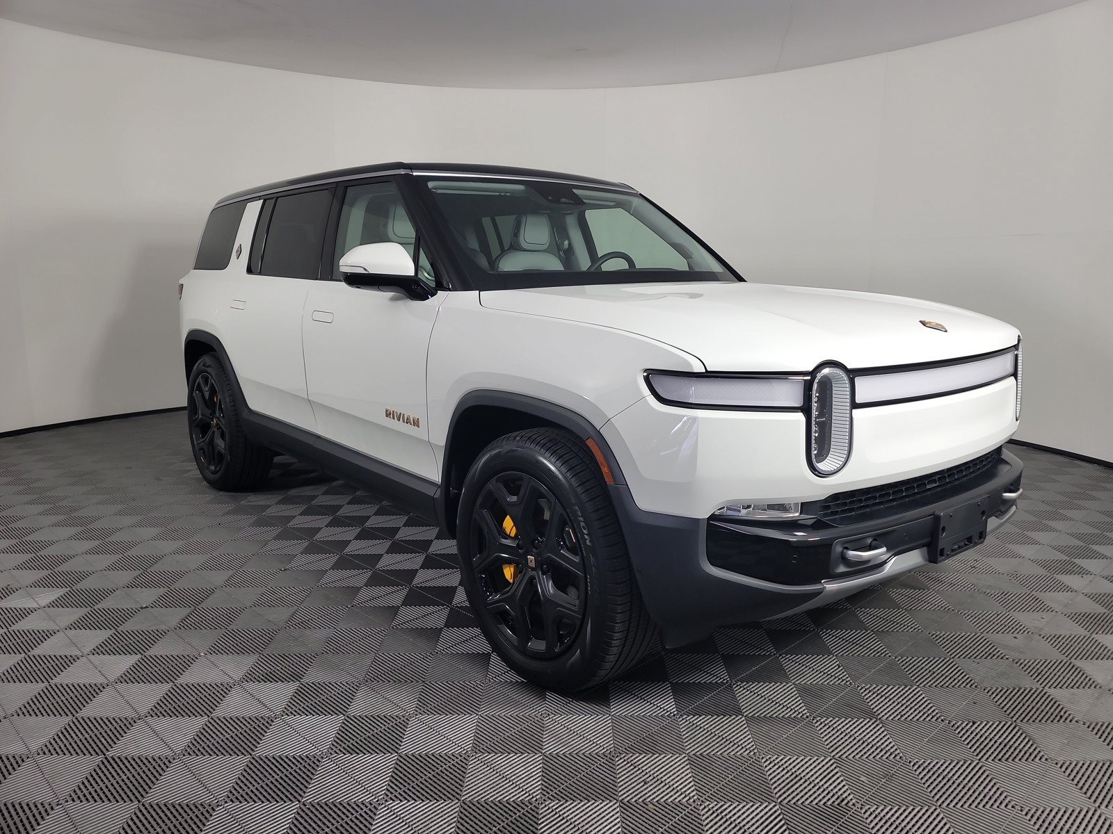 Used 2024 Rivian R1S Adventure AWD/4WD image 7