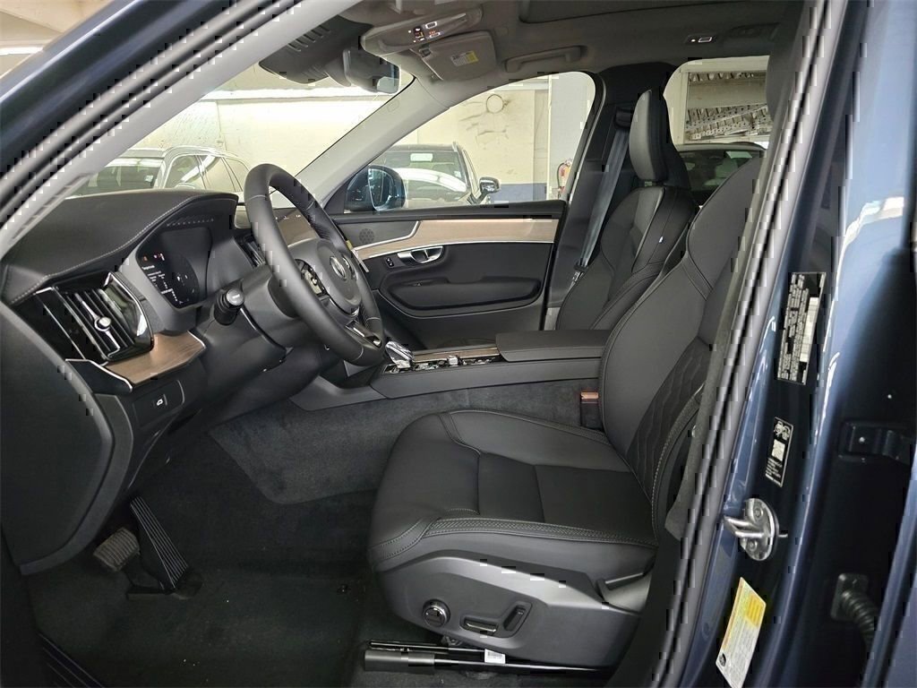 New 2026 Volvo XC90 B5 Core w/ Protection Package image 10
