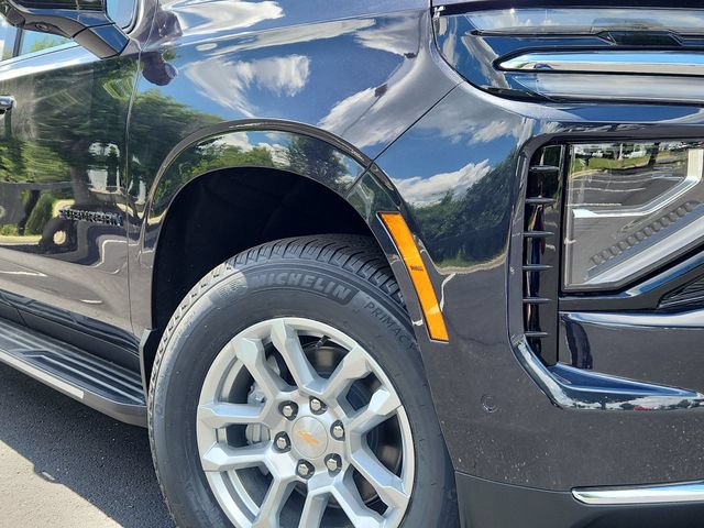 New 2026 Chevrolet Suburban LT w/ Comfort Package AWD/4WD image 9