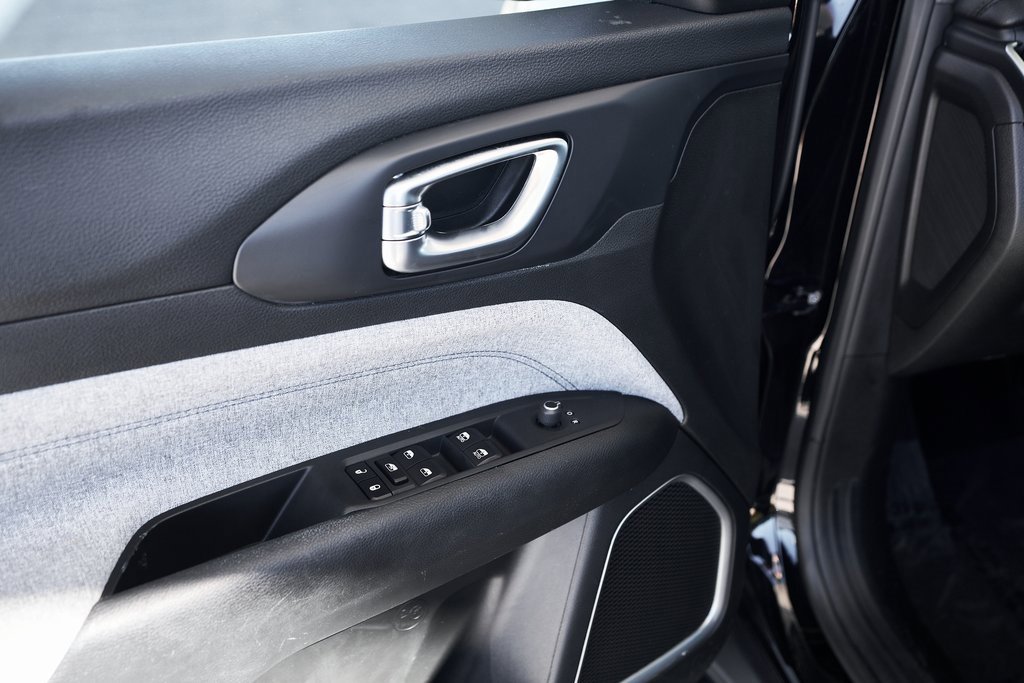 Used 2023 Jeep Compass Sport image 19