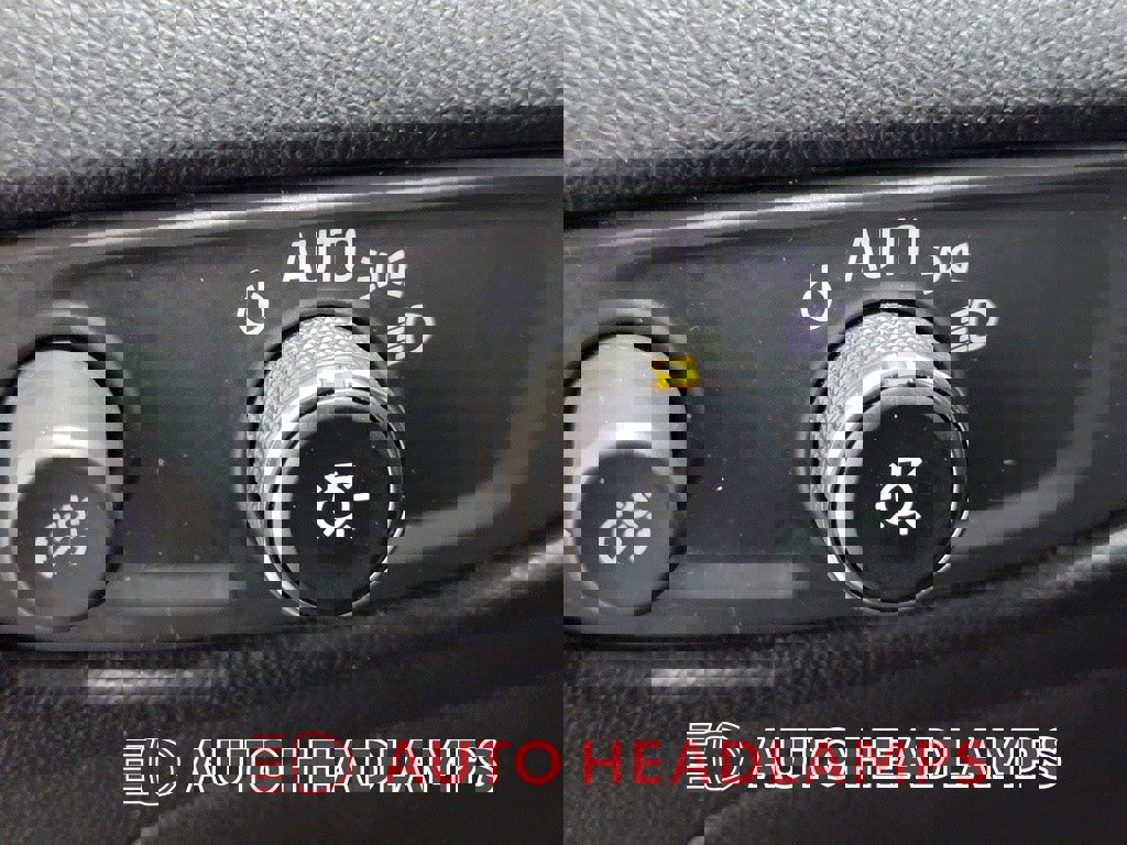 Used 2024 Chevrolet Malibu LT image 24