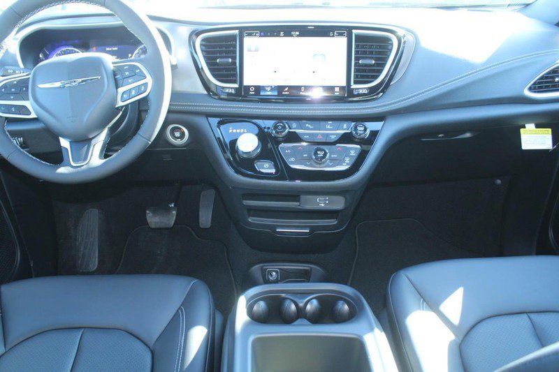 New 2026 Chrysler Pacifica Select image 5