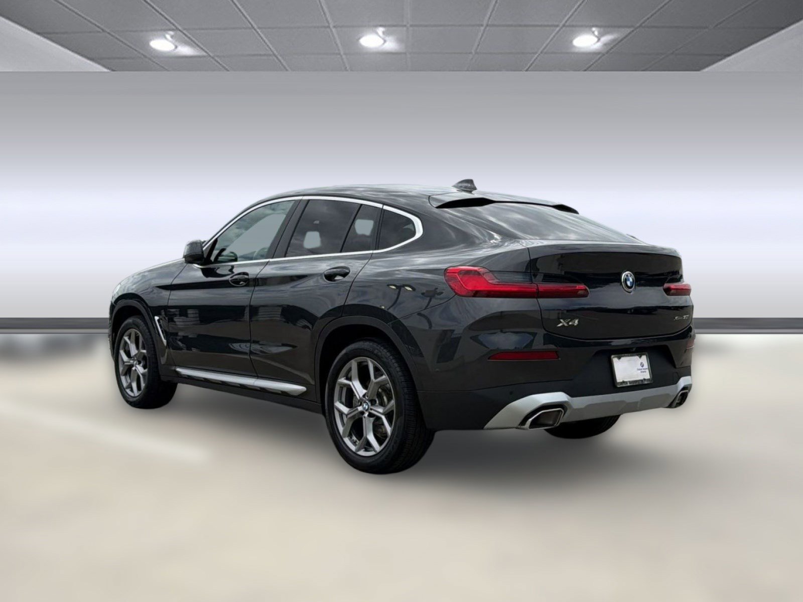 Certified 2025 BMW X4 xDrive30i AWD/4WD image 3