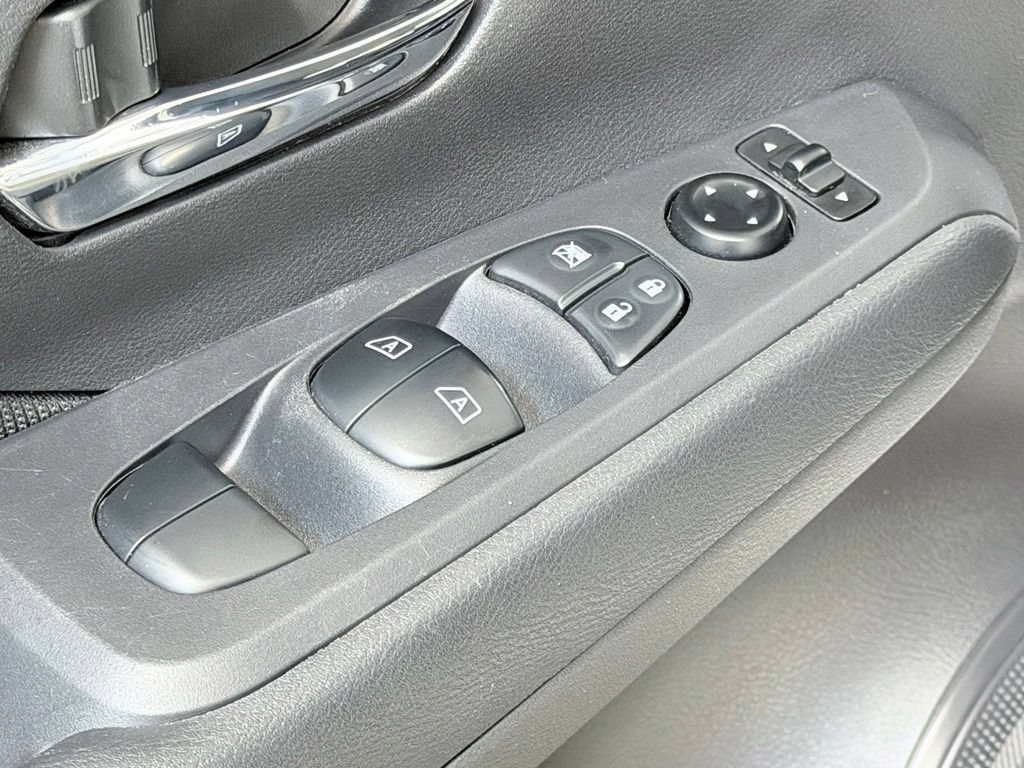 Used 2023 Nissan Kicks SV FWD image 10