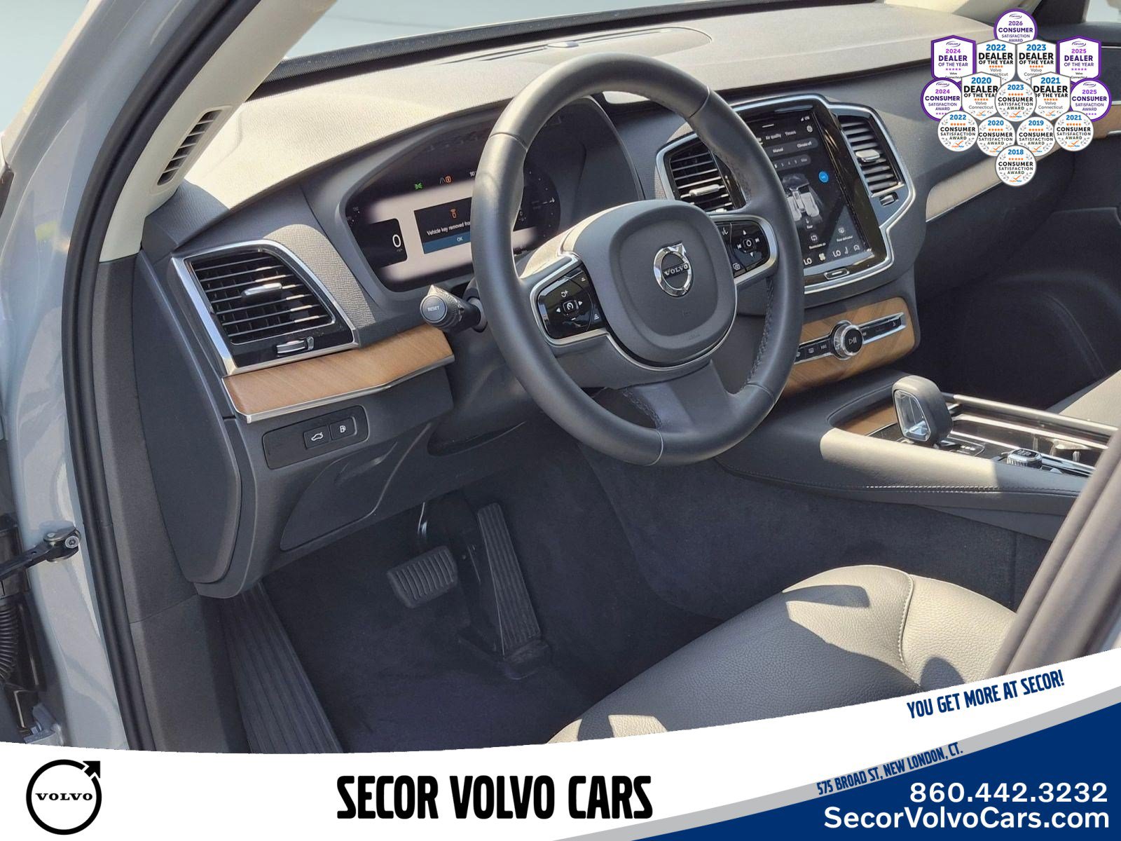 Certified 2025 Volvo XC90 T8 Plus w/ Protection Package Premier AWD/4WD image 13