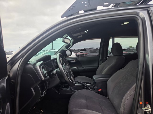 Used 2017 Toyota Tacoma TRD Sport w/ Tow Package RWD image 10