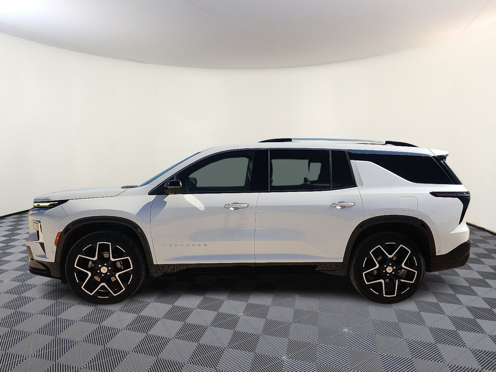 Used 2025 Chevrolet Traverse High Country FWD image 2
